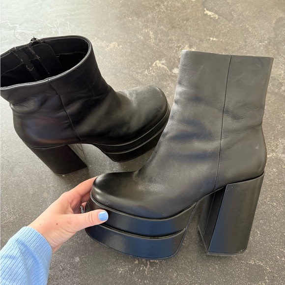 Shoes - Steve Madden Black Platform Cobra Boots size 10